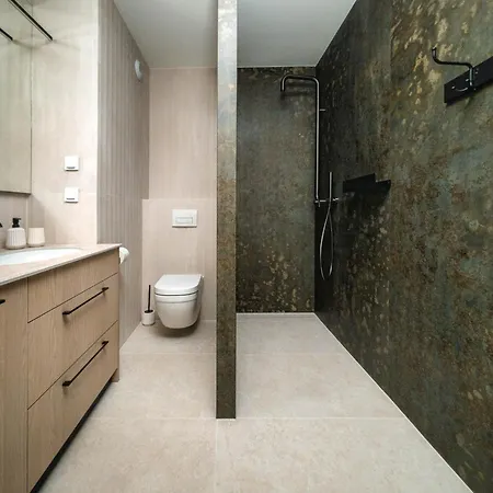 Botanical Garden Prestige By Bookinghost * 弗罗茨瓦夫